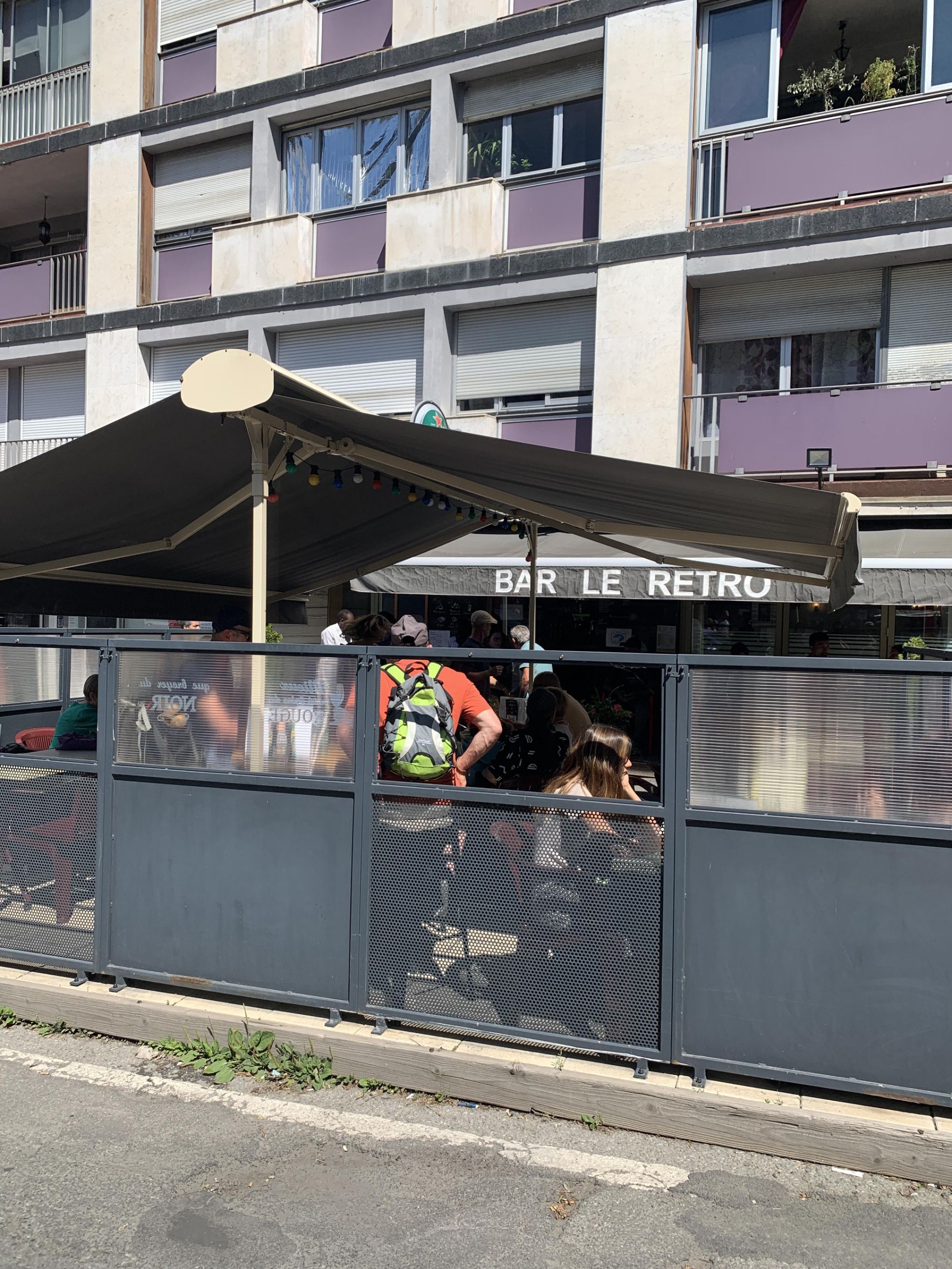 Bar le Retro façade à Briançon-partenaire WoMEN NL